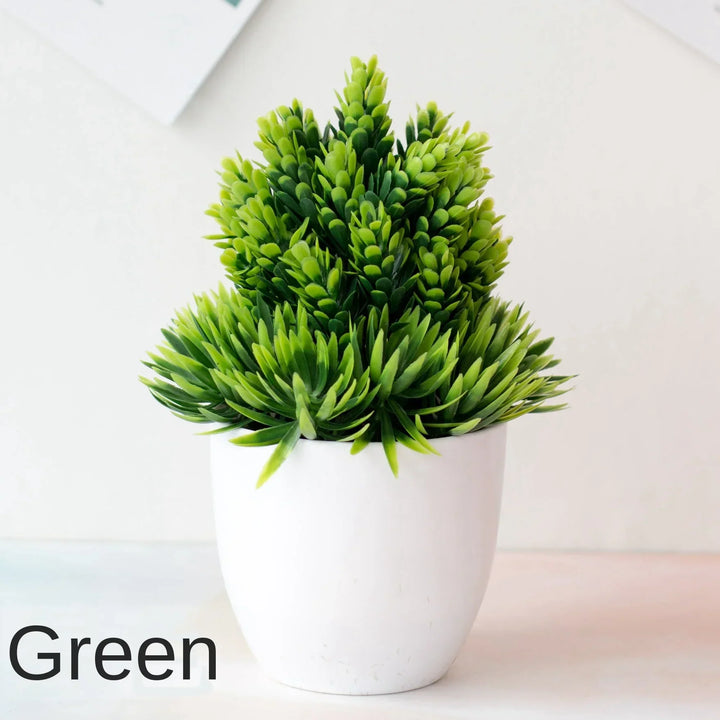 Kleine Bonsai-Pflanzen im Topf