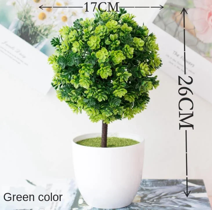 Kleine Bonsai-Pflanzen im Topf