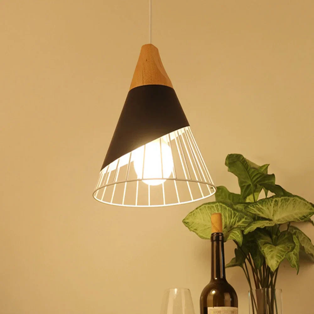 Vintage Pendelleuchte mit Kabel – Industrielle Hängelampe aus Metall und Holz | Karnz