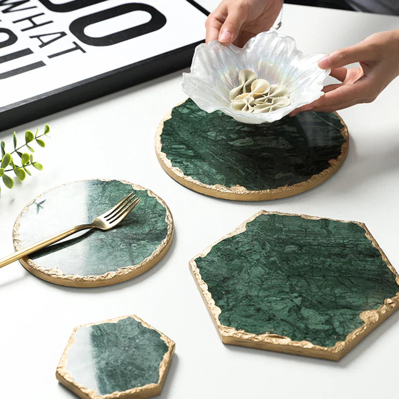 Grüne Marmorplatten Karnz