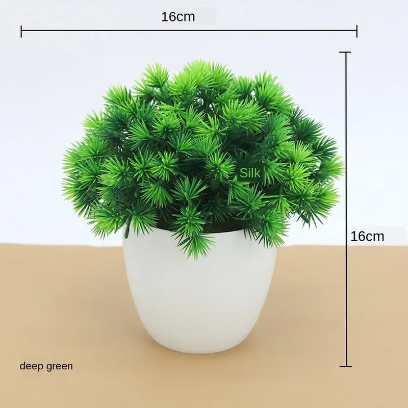 Kleine Bonsai-Pflanzen im Topf