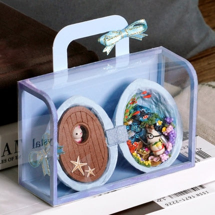 Handgefertigtes Holz Miniatur Walnuss Puppenhaus | Karnz