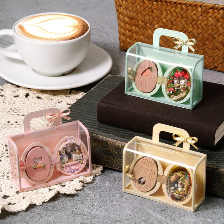 Handgefertigtes Holz Miniatur Walnuss Puppenhaus | Karnz
