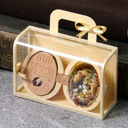 Handgefertigtes Holz Miniatur Walnuss Puppenhaus | Karnz
