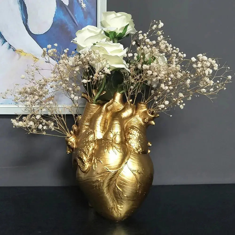 Herzförmige Kunstvase – Kreatives Gefäß im anatomischen Design aus Harz