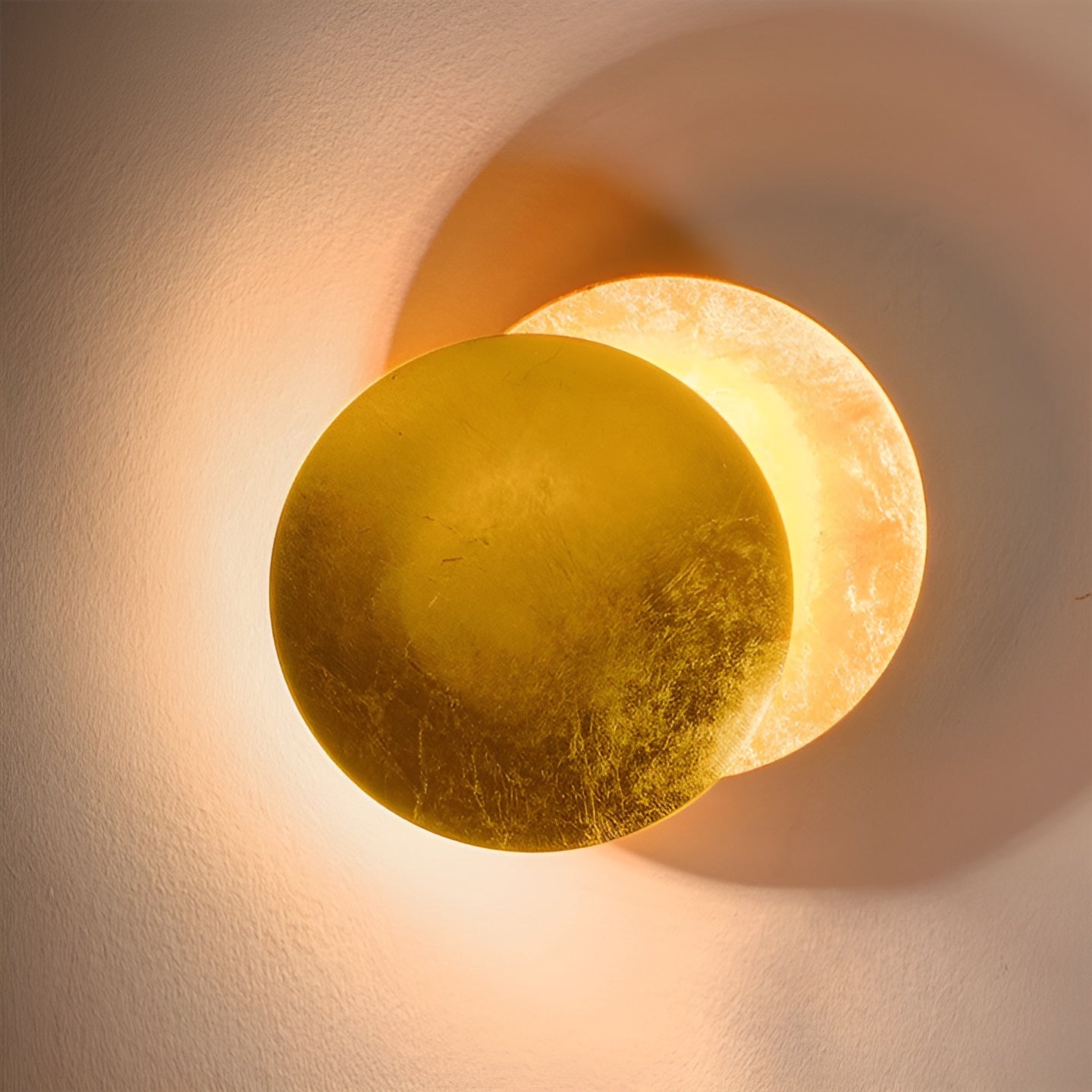 Sonnenstrahl - Elegante LED-Wandleuchte mit 360°-Drehfunktion für den Industriedesign | Karnz