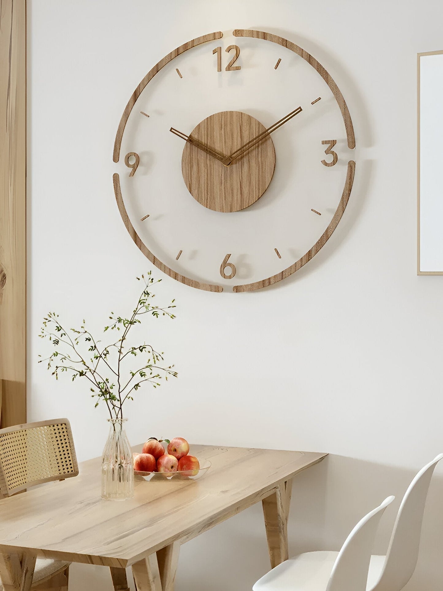 Transparente Wanduhr von ClearWood – geräuschloses Quarzwerk mit Holzdetails