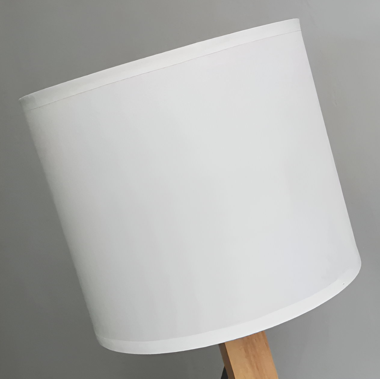 Flexible Robot Schreibtischlampe aus Solid Wood – LumoBot | Karnz