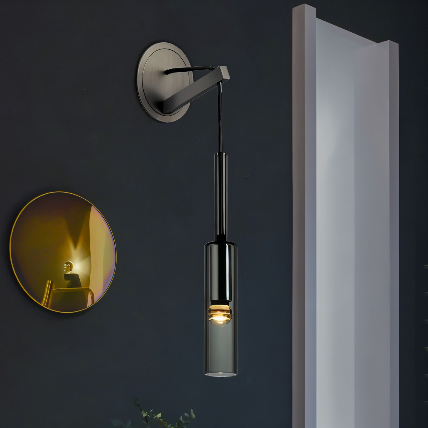 Minimalistische Wandleuchte mit Rauchglas – Orvane | Karnz