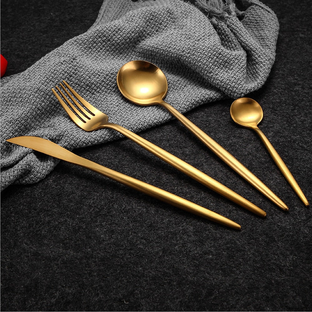 Arya Gold Besteckset – Elegante Schlichtheit in Gold | Karnz