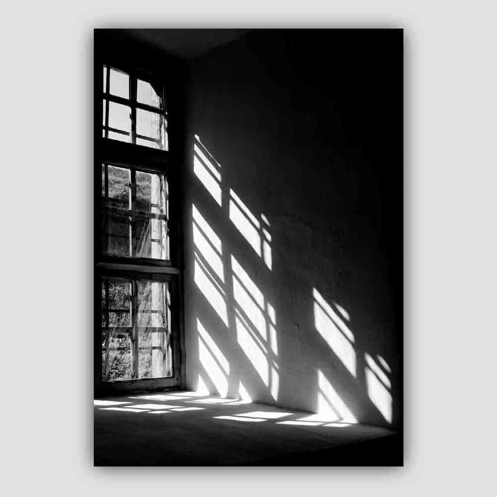 Schwarz-Weiß-Fotodruck: Licht durchs Fenster