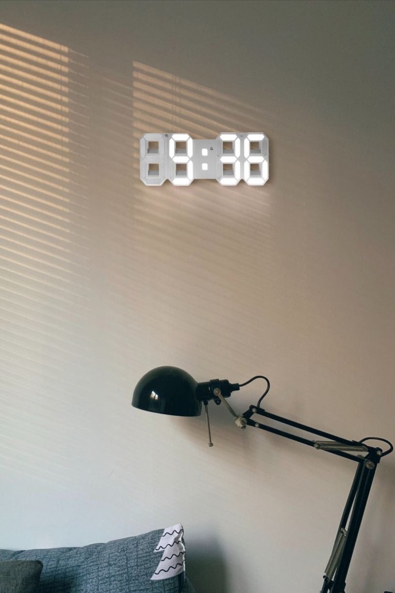 Digitale 3D-LED-Wanduhr – Modernes Design mit Dimmfunktion und optimaler Ablesbarkeit