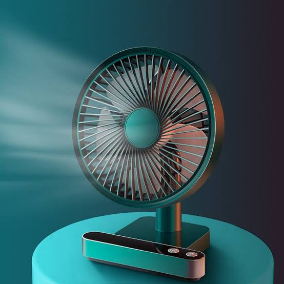 F702 Automatischer schüttelnder Desktop-Elektroventilator mit LED-Anzeige | Karnz