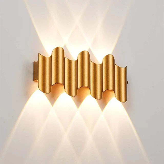 Zeitgenössische Wandlampe mit natürlichem Glanz