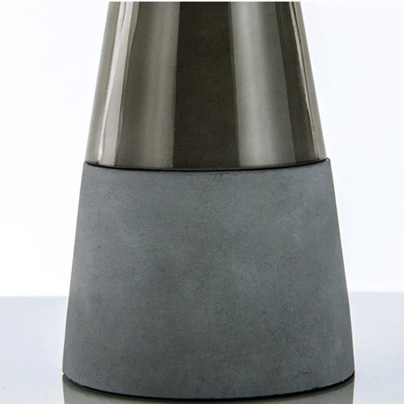 Industrielle Tischlampe aus Stahl mit Glas-Schirm – Moderne Vintage Nachttischlampe | Karnz