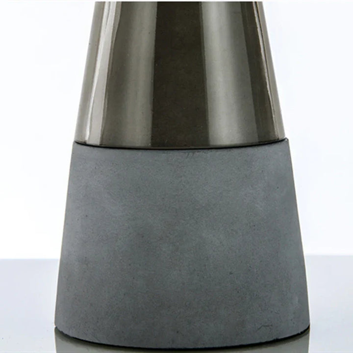 Industrielle Tischlampe aus Stahl mit Glas-Schirm – Moderne Vintage Nachttischlampe | Karnz