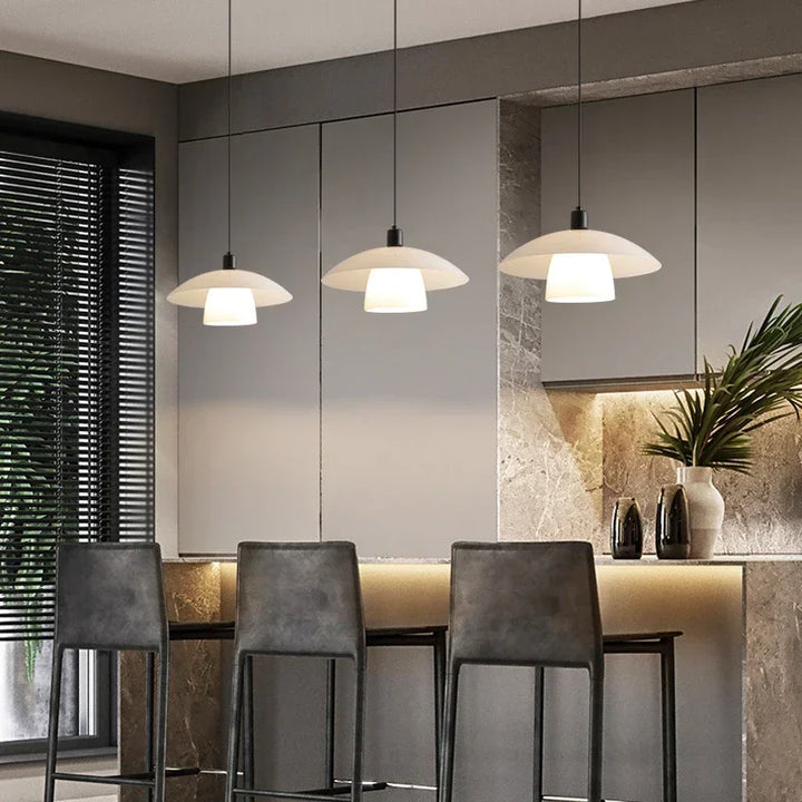 Moderne Japanische Pendelleuchte aus Glas – Minimalistische Hängeleuchte für Esszimmer und Küche | Karnz