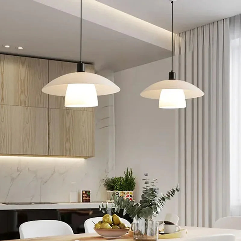 Moderne Japanische Pendelleuchte aus Glas – Minimalistische Hängeleuchte für Esszimmer und Küche | Karnz