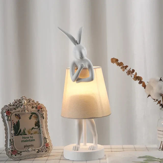 Rabbit Tischlampe – Dimmbares LED-Nachtlicht im modernen Design für das Kinderzimmer & Wohnzimmer | Karnz