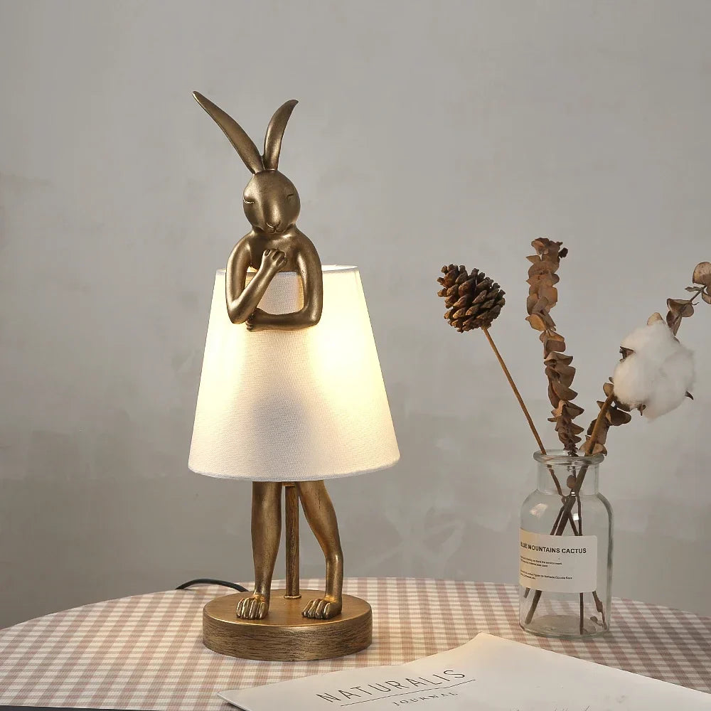 Rabbit Tischlampe – Dimmbares LED-Nachtlicht im modernen Design für das Kinderzimmer & Wohnzimmer | Karnz