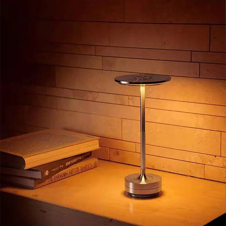 Dimmbare Industriestil Tischlampe – Verstellbare LED Lampe für Wohnzimmer und Büro | Karnz