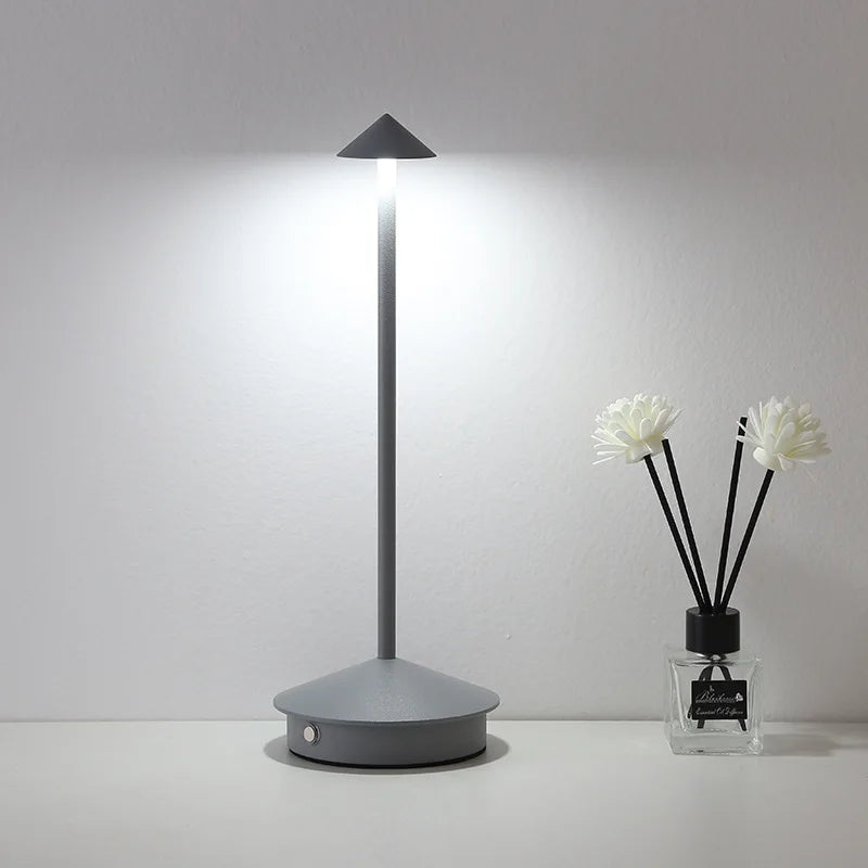 Moderne LED Tischleuchte mit Berührungssensor – Dimmbar, Kabellos und Minimalistisches Design | Karnz