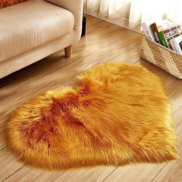 Love Herzförmiger Faux Schafpelz Teppich | Karnz