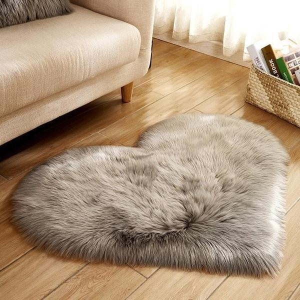 Love Herzförmiger Faux Schafpelz Teppich | Karnz
