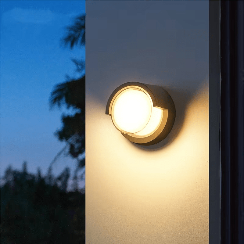 Moderne LED-Außenwandleuchte mit Bewegungsmelder