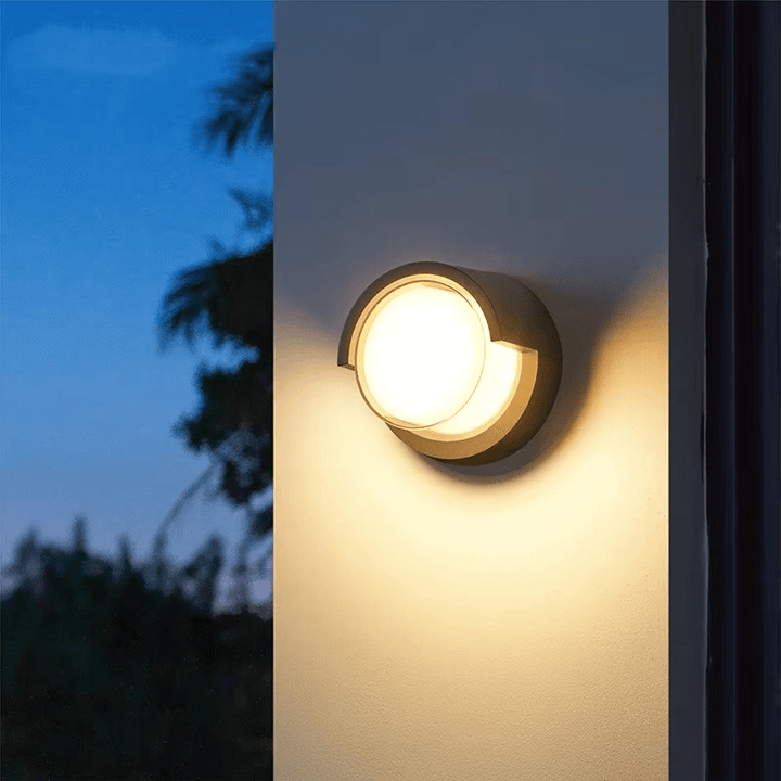 Moderne LED-Außenwandleuchte mit Bewegungsmelder