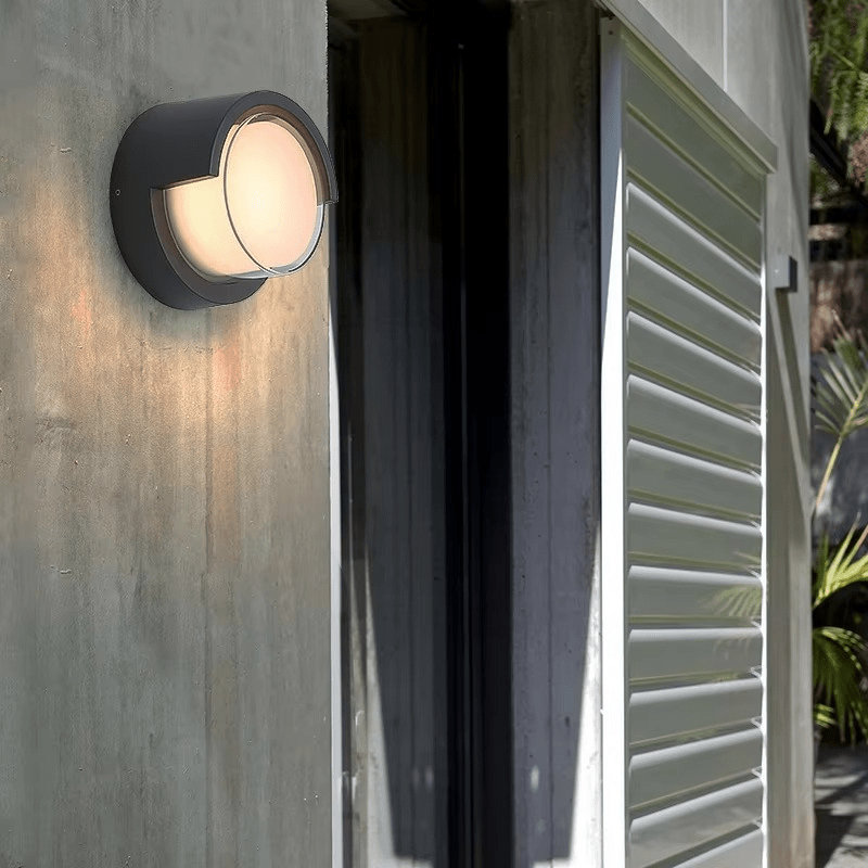 Moderne LED-Außenwandleuchte mit Bewegungsmelder