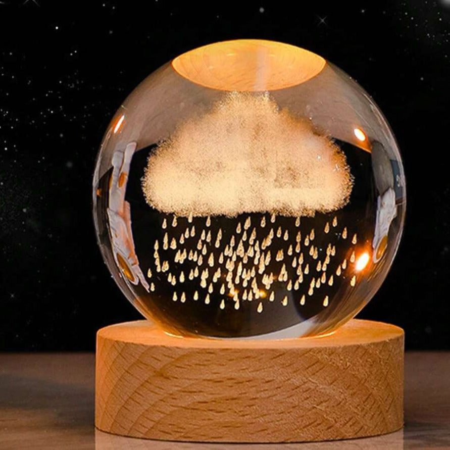 Leuchtende Kristallkugel mit LED – Dekorative 3D-Glaskugel mit Galaxie-Design und Holzsockel | Karnz