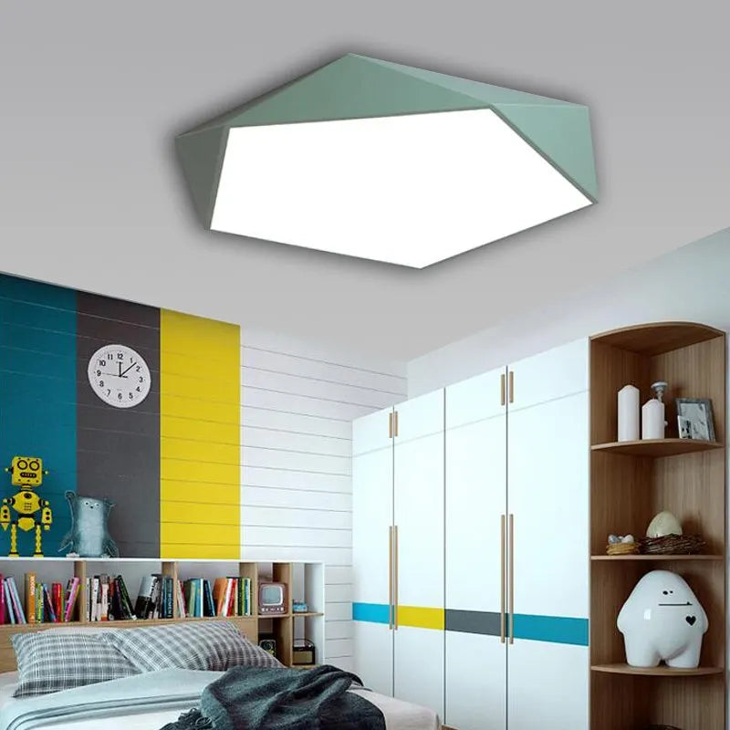Fünfeckige LED Deckenleuchte Macaron für modernes Kinderzimmer – Designer Deckenlampe | Karnz