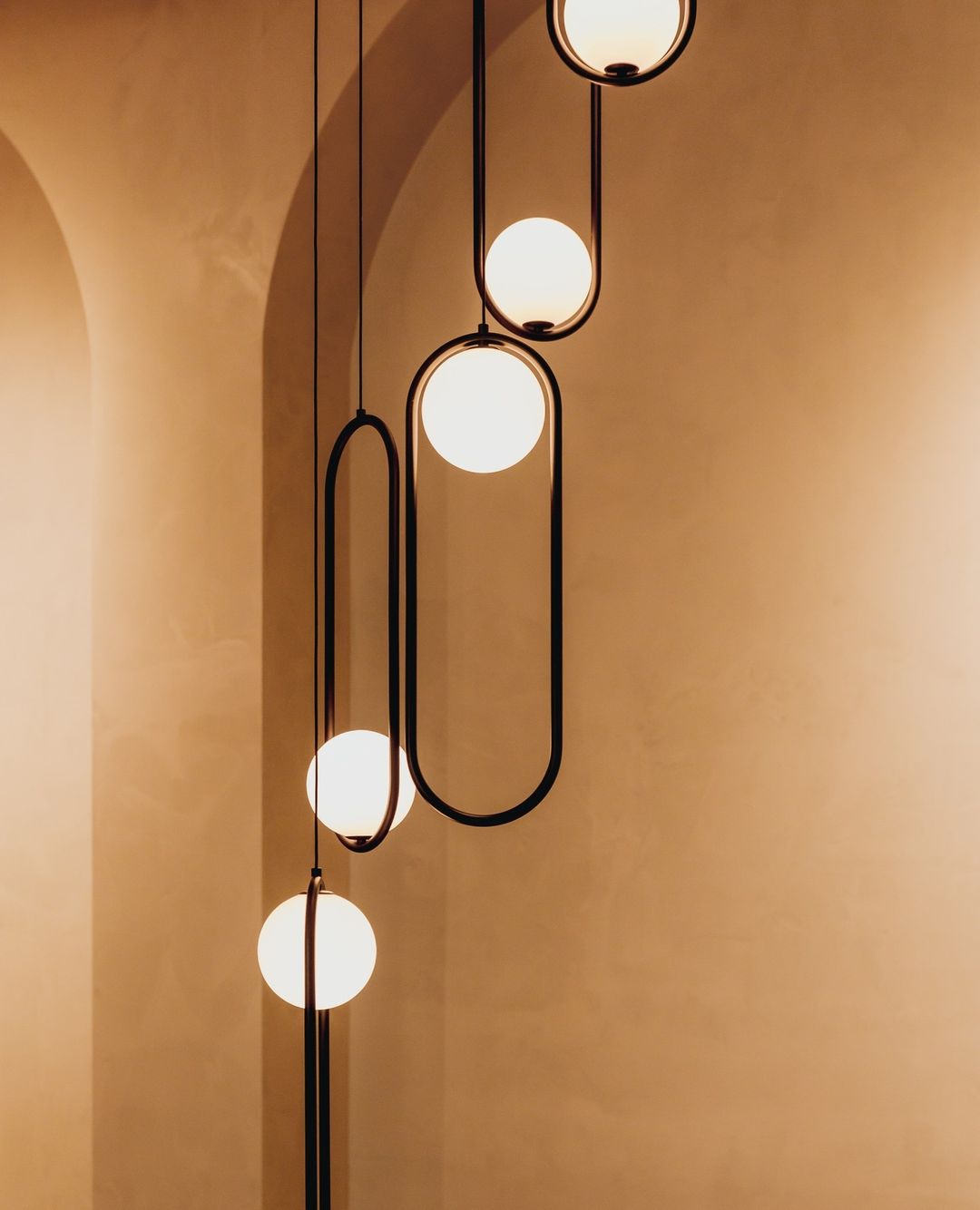 Moderne und Elegante Pendelleuchte - Stilvolle Hängelampe für Innenbeleuchtung | Karnz