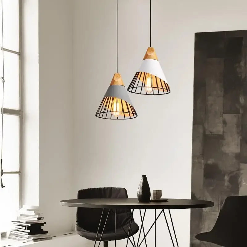 Moderne Pendelleuchten – Stilvolle Hängeleuchte aus Holz und Metall für Esszimmer und Küche | Karnz