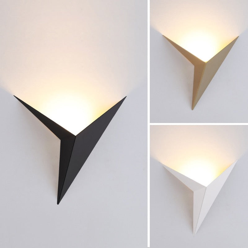 Minimalistische Dreieckige LED Wandleuchte | Modernes Design in Schwarz/Weiß | Perfekt für Wohnzimmer und Badezimmer | Karnz