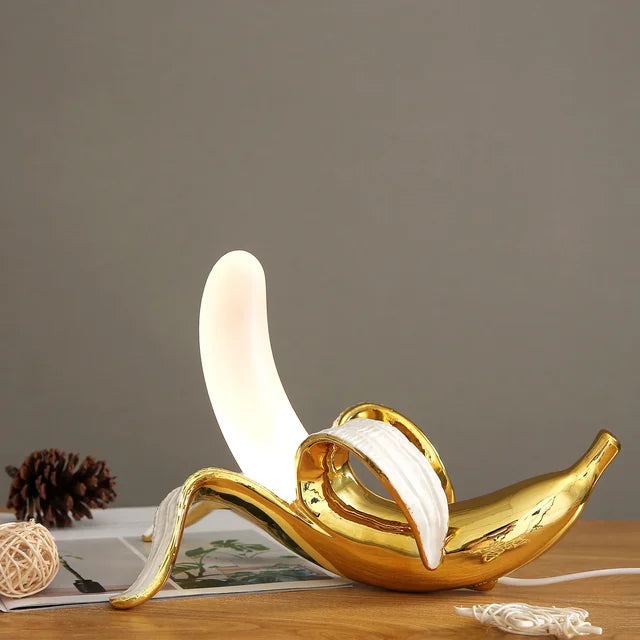 Dekorative Bananenlampe – Moderne Tischleuchte für stilvolle Inneneinrichtung | Karnz