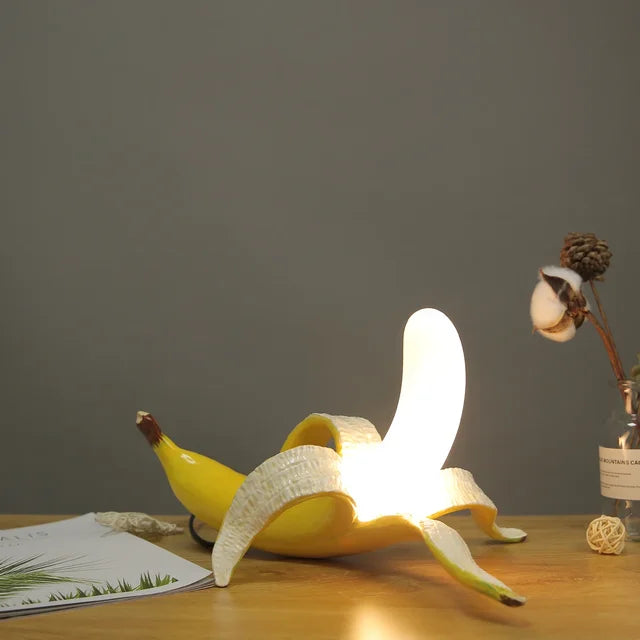Dekorative Bananenlampe – Moderne Tischleuchte für stilvolle Inneneinrichtung | Karnz