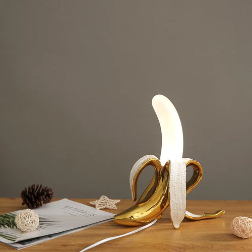 Dekorative Bananenlampe – Moderne Tischleuchte für stilvolle Inneneinrichtung | Karnz