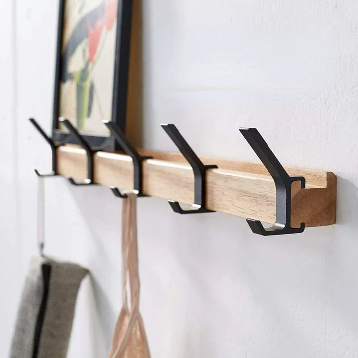 Wandgarderobe mit beweglichen Haken – Skandinavisches Design aus Holz Metall