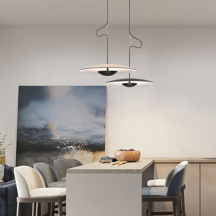 Moderne LED Pendelleuchte – Skandinavisches Design aus Holz und Metall | Karnz