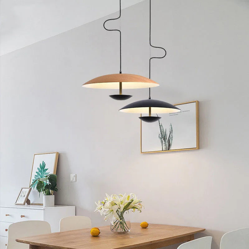 Moderne LED Pendelleuchte – Skandinavisches Design aus Holz und Metall | Karnz