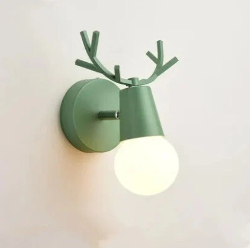 Moderne Geweih Wandleuchte – Holz und Metall LED Licht für Kinderzimmer & Wohnzimmer | Karnz