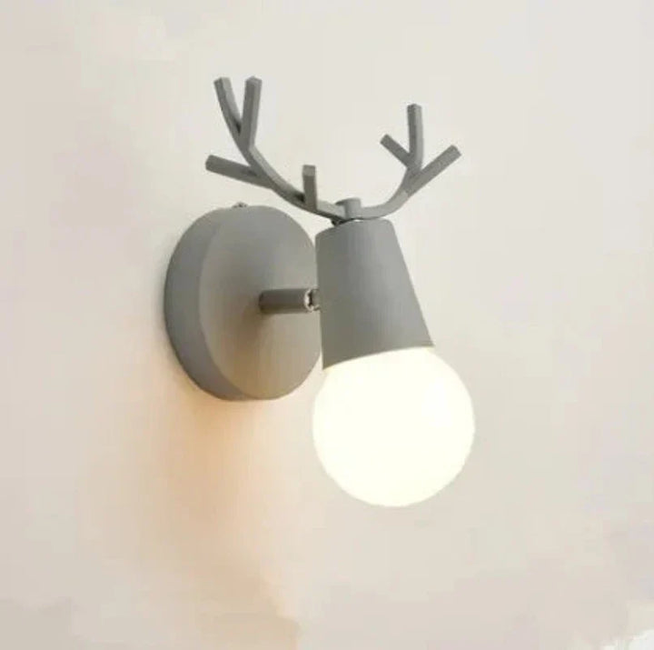 Moderne Geweih Wandleuchte – Holz und Metall LED Licht für Kinderzimmer & Wohnzimmer | Karnz