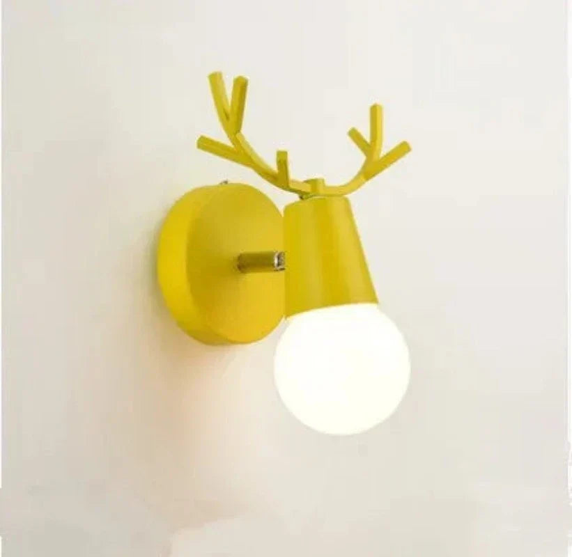 Moderne Geweih Wandleuchte – Holz und Metall LED Licht für Kinderzimmer & Wohnzimmer | Karnz