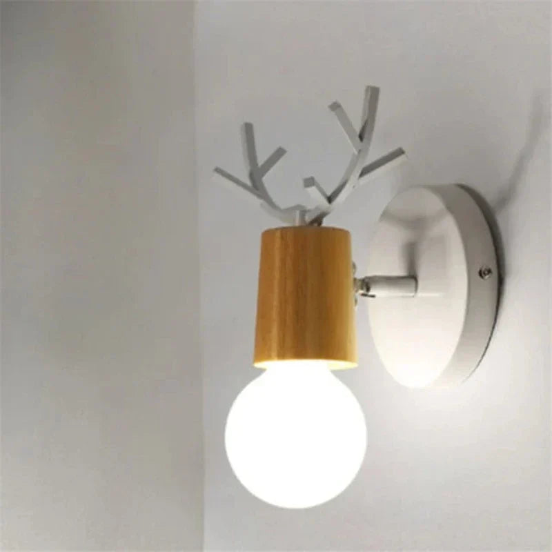 Moderne Geweih Wandleuchte – Holz und Metall LED Licht für Kinderzimmer & Wohnzimmer | Karnz