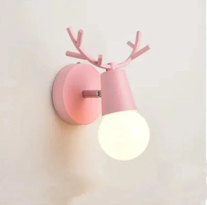 Moderne Geweih Wandleuchte – Holz und Metall LED Licht für Kinderzimmer & Wohnzimmer | Karnz