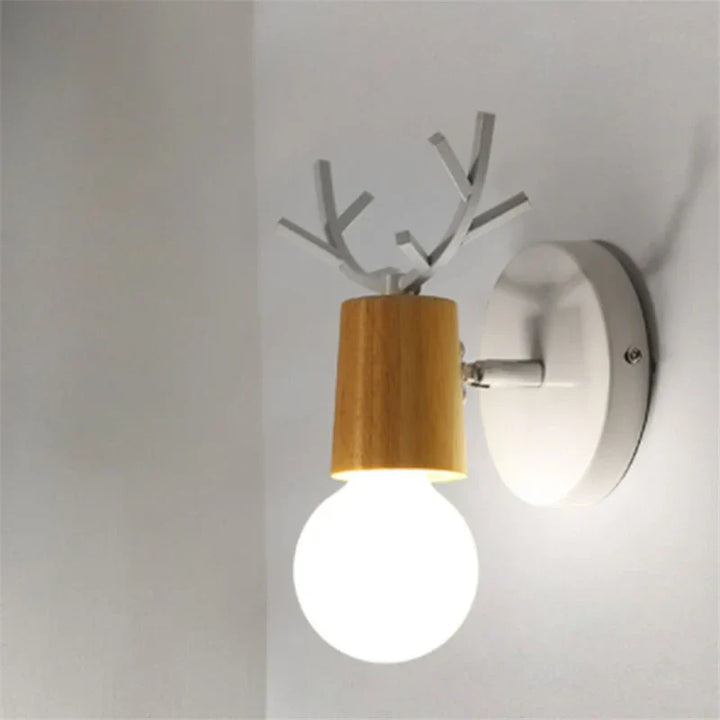 Moderne Geweih Wandleuchte – Holz und Metall LED Licht für Kinderzimmer & Wohnzimmer | Karnz