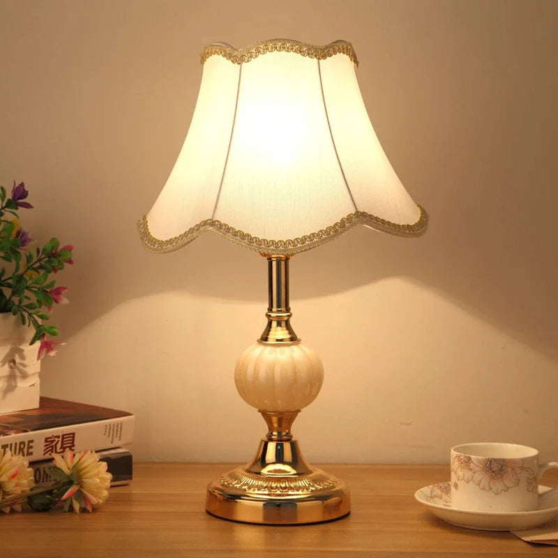 Nordische Vintage Tischlampe – Klassische Retro Tischleuchte für stilvolle Einrichtung | Karnz