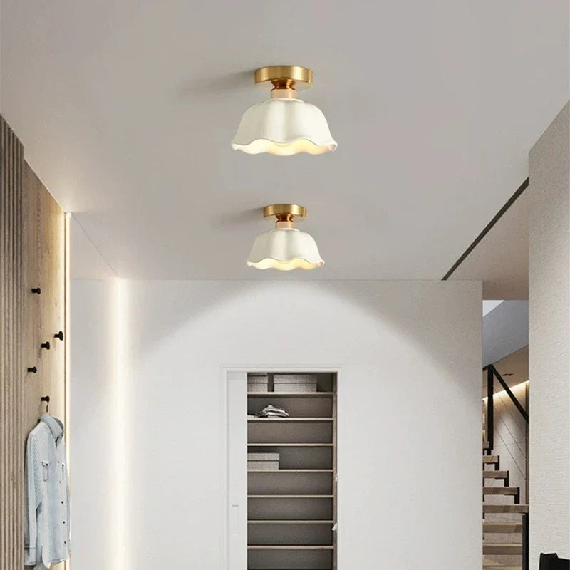 BrightGleam | Stilvolle Pendelleuchte aus Keramik und Glas für moderne Interieurs